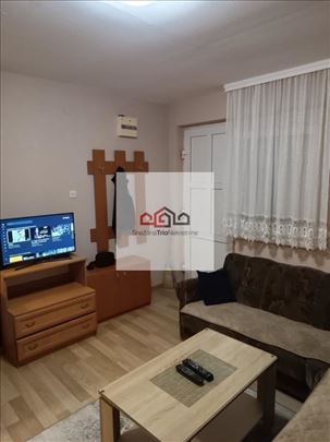 Centar NameŠtena Garsonjera Sa Parking Mestom 250