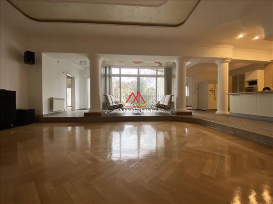 Ekskluzivan četvorosoban stan - 213m2 - Centar