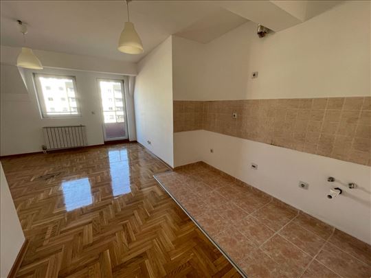 hitno nov stan cena dogovor