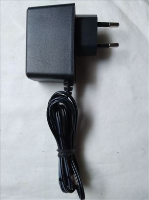 Ispravljac 220 V AC/12 V , 12 W DC, ispravan