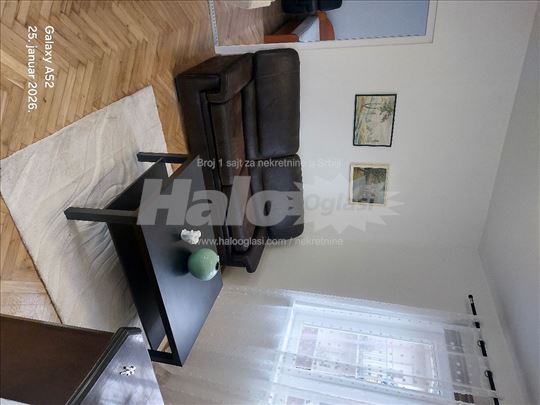 Izdajem dvosoban stan u Zemunu