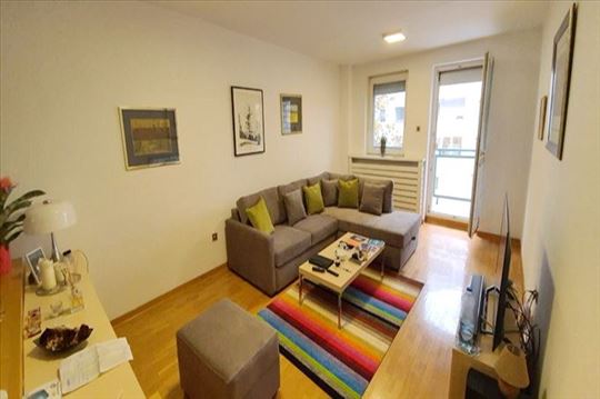 Komforan  3.0 stan kod Arene, garaža, ID 3436