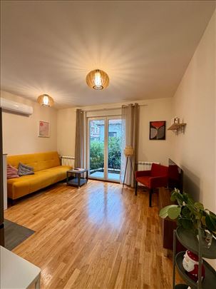 Lep stan, odvojena spavaća, mirna ulica