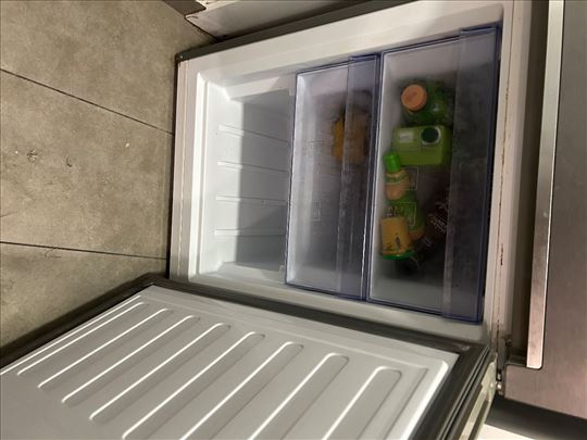 Neispravan kombinovani frizider