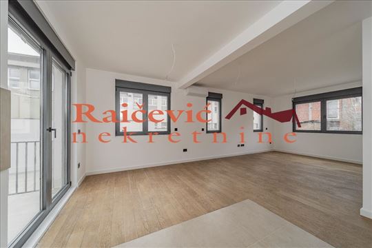 Ekskluzivan 4.0 stan sa dvoristem i parkingom!