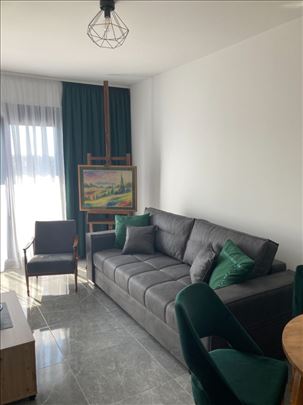 Nov lux 2.0 stan sa parking mestom