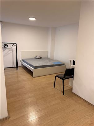 Odlicna lokacija, dobar stan, okrenut ka mirnom dv