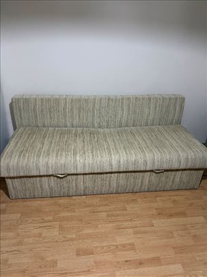 Prodajem polovan, očuvan kauč u odličnom stanju