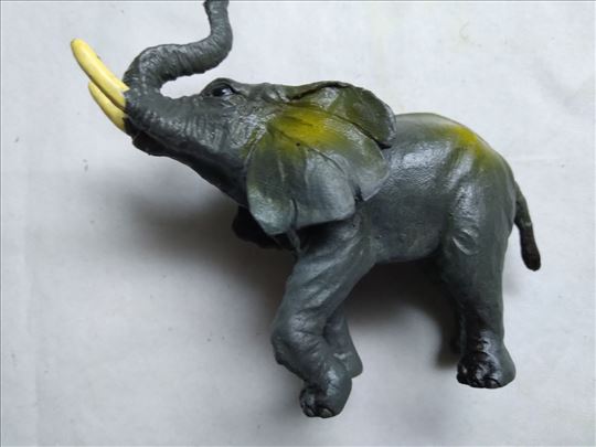 Slonce plasticno 10 cm.,ocuvano.