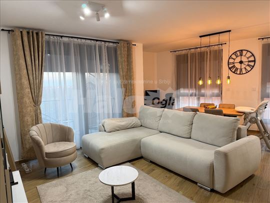 Trosoban stan 76m2 + garaža