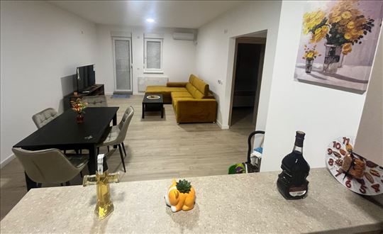 Trosoban stan odmah useljiv