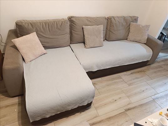 Ugaona garnitura sa lenjivcem