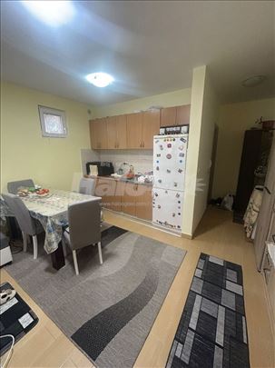 Uknjizen stan 35 kvadrata Knezevac Rakovica