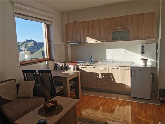 Zlatiborski konaci. Osunčan. Lep pogled