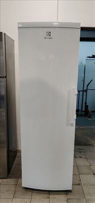 Frizider Electrolux 387 litara GARANCIJA 12 meseci
