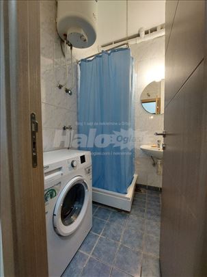  Garsonjera u zgradi, Konjarnik, Ustanicka-Bulevar