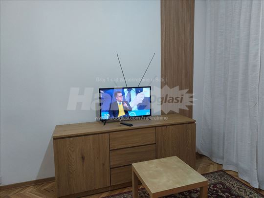  Garsonjera u zgradi, Konjarnik, Ustanicka-Bulevar