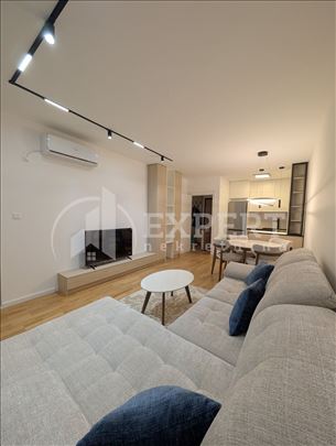 Izdaje se luksuzno opremljen jednoiposoban stan ko