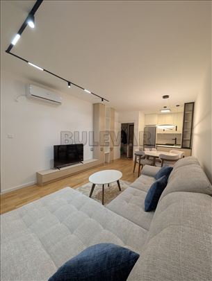 Izdaje se luksuzno opremljen jednoiposoban stan ko