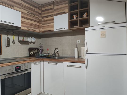 Izdaje se namešten stan u blizini bolnice