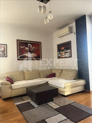 Izdaje se odličan stan u centru na Keju, 66m2