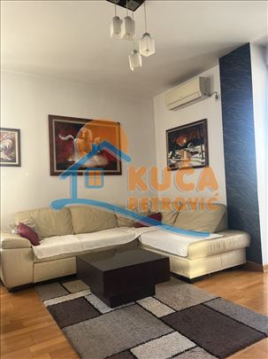 Izdaje se odličan stan u centru na Keju, 66m2