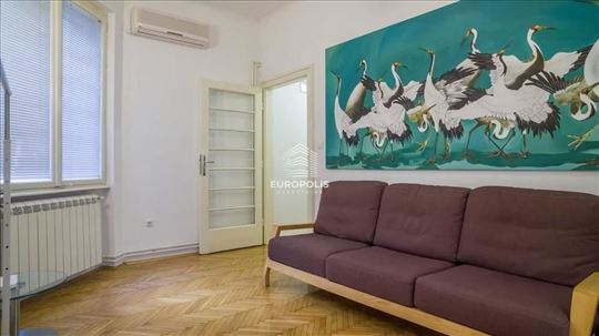 Izdaje se stan u srcu Beograda-Trg Republike ID#89