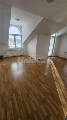 Izdajem dvosoban stan u Zemunu, Altina 