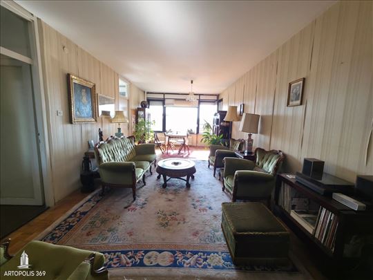 Izuzetan stan, blizina Fon-a, Vojv.Stepe, dvostran