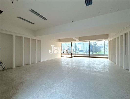 Lokal u poslovnom kompleksu na Novom Beogradu 