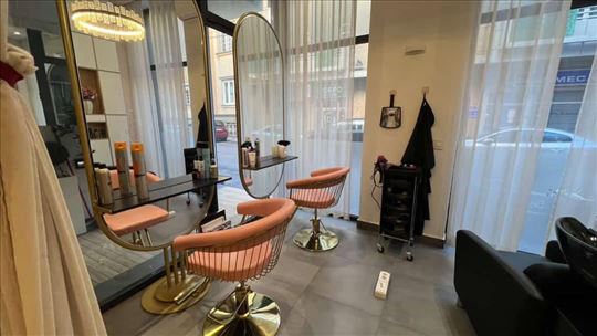 Opremljen frizersko-kozmetički salon - Vračar