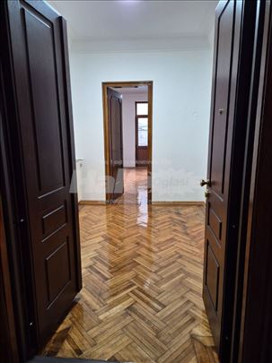 Potpuno renoviran salonac od 120m2 u centru grada