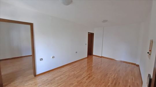 Prodajemo trosoban stan, Zvezdara, 65m²