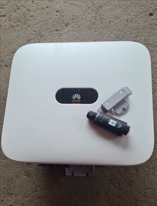 Solarni invertor huawei 12kw 