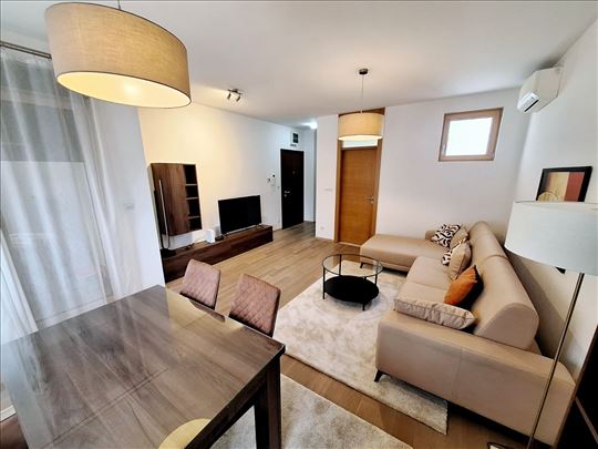 Trosoban stan sa garažnim mestom u ceni