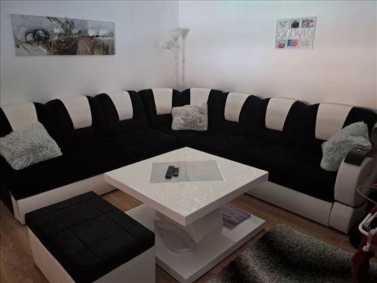 Ugaona garnitura, veliki sto i veliki tabure