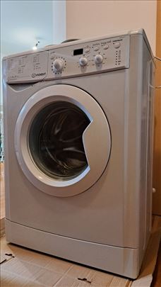 Veš mašina Indesit IWSD61051.Neispravna.Besplatno