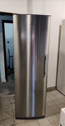 Zamrzivac Electrolux 252 lit garancija 12 meseci