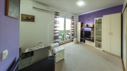 Zvezdara 1.0 sa terasom, Mirijevo,OŠ „Pavle Savić"