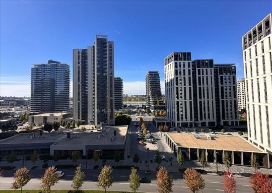 BW Eden, useljivo uskoro, odličan pogled ka reci I