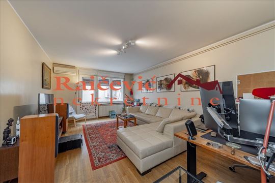 Centar, Hadzi Derina, dvosoban, 3 terase, parking!