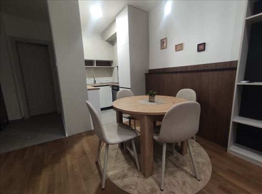 Dvoiposoban stan sa parking mestom - Telep