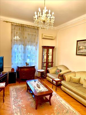 Francuska, Cara Dušana, kod Skadarije, lux salonac