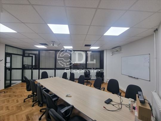 Funkcionalan-renoviran poslovni prostor,Takovska I