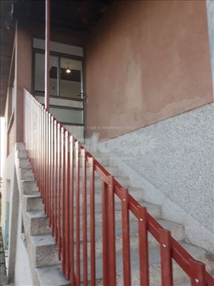 Izdajem dvosoban namešten stan 