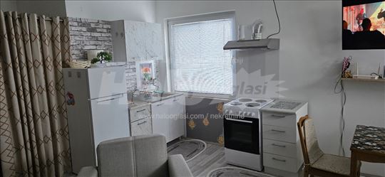 Izdajem jednosoban stan, 40 m²