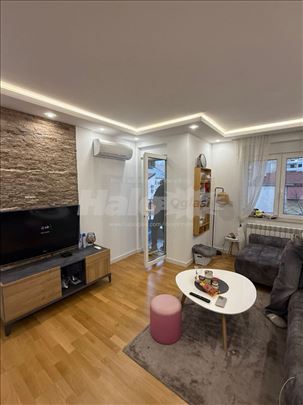 Izdajem TOP namesten stan sa GARAZOM na Zvezdari!