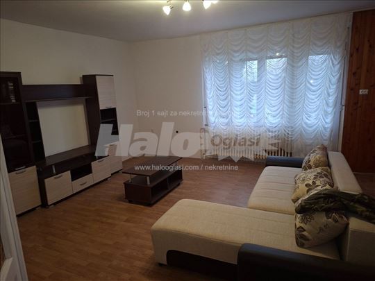 Izdajem trosoban stan 