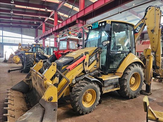 Iznajmljivanje kombinirke CAT 428F bez rukovaoca