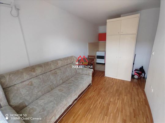 Jednoiposoban stan -32m2- Banatić (Železnička st.)